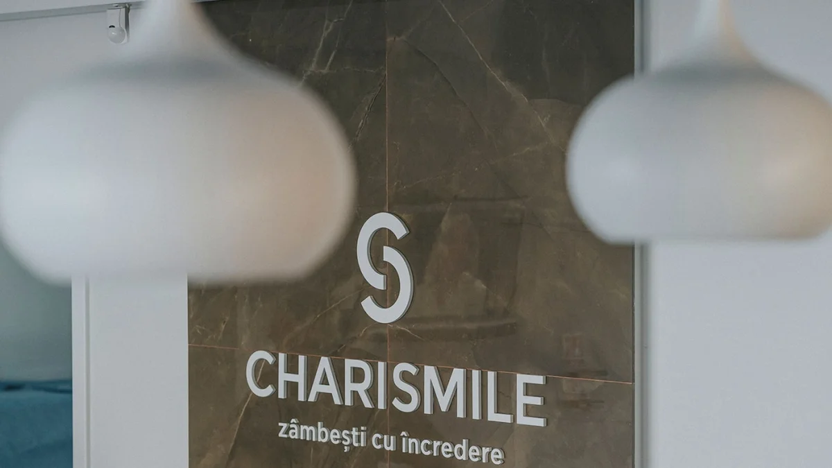 ChariSmile Oradea: o clinică construită în jurul chirurgiei orale și implantologiei dentare