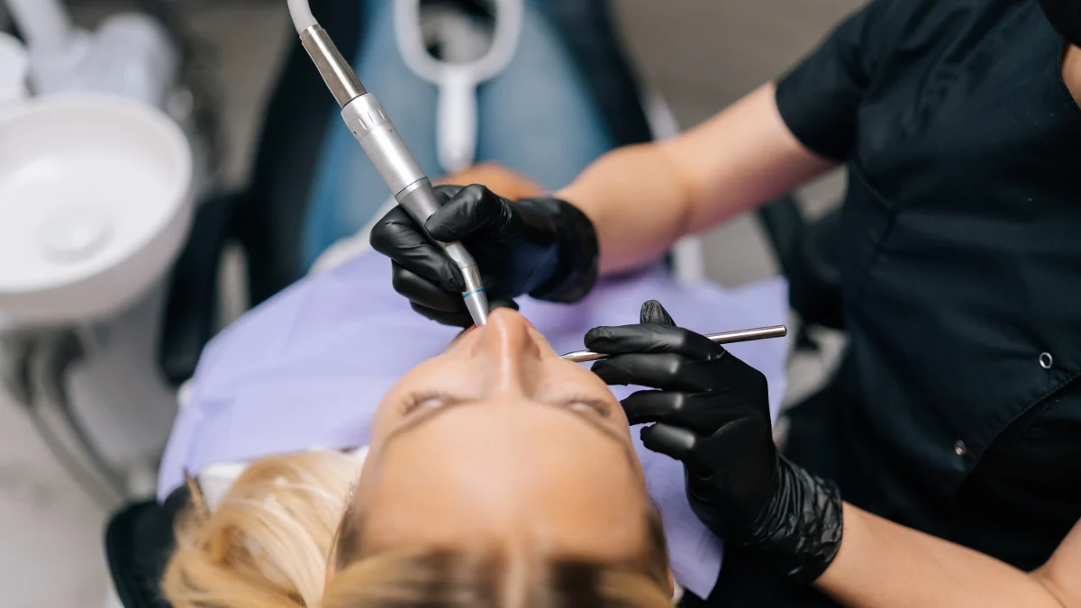 Infecția dentară: de la durere pulsatilă la urgență medicală