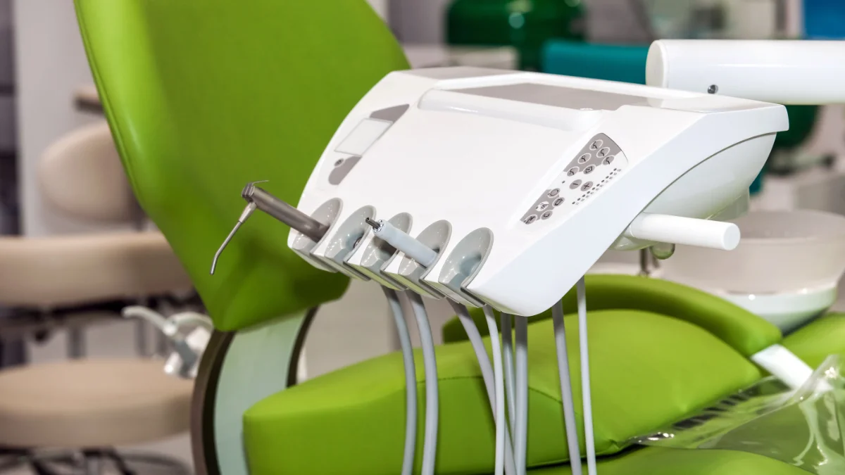 Furnizorii care susțin performanța clinicilor dentare din România: echipamente, softuri și imagistică dentară