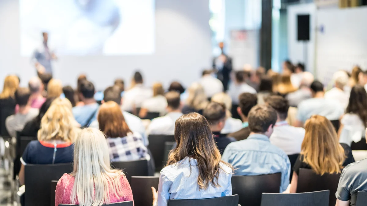 Septembrie, lună aglomerată de cursuri și congrese pentru stomatologii din România