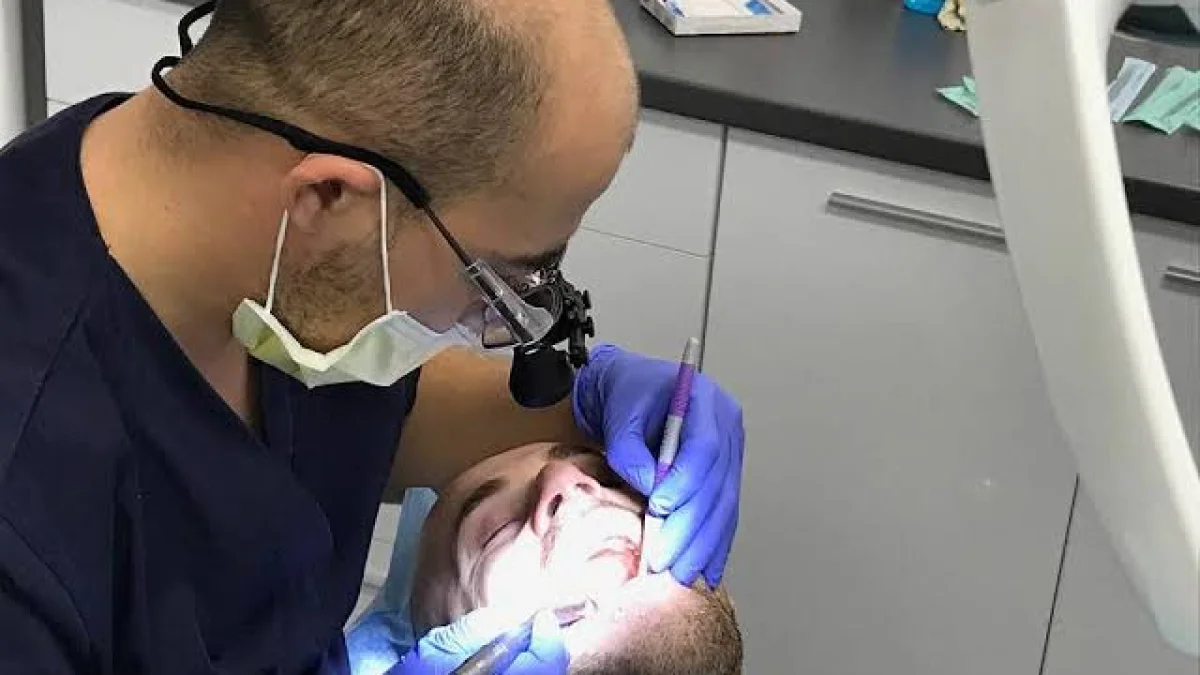 Despre implantologie ghidată și dreptul de a refuza un tratament. Dr. Codruț Antohi, Dentistree: Încărcarea imediată trebuie să fie o indicație, nu o promisiune comercială